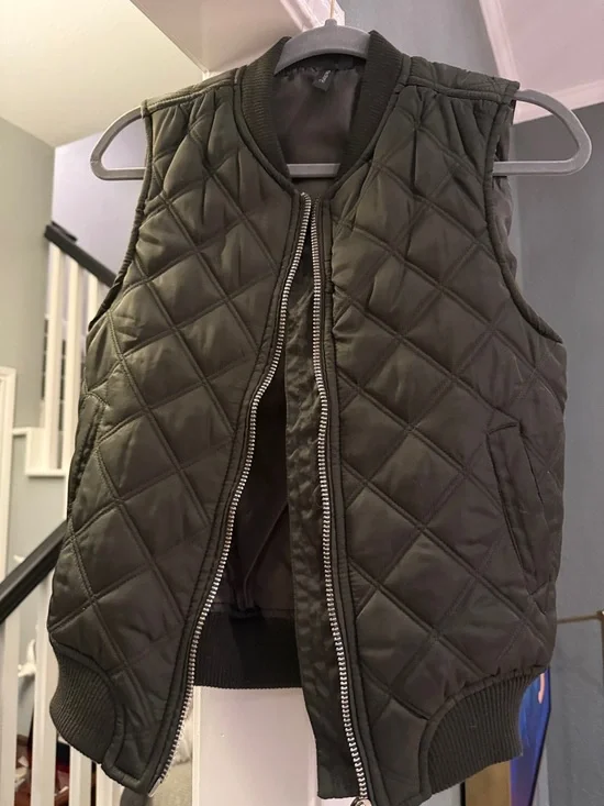 The Story Quilted Zipper Front Puffer Vest in Olive - Picture 4 of 4